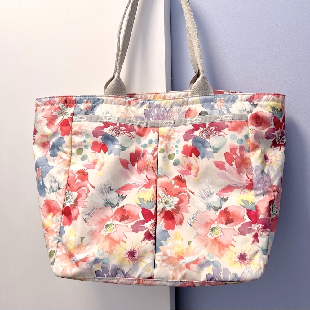 NEW Lesportsac happy Floral pink multicolor Tote bag